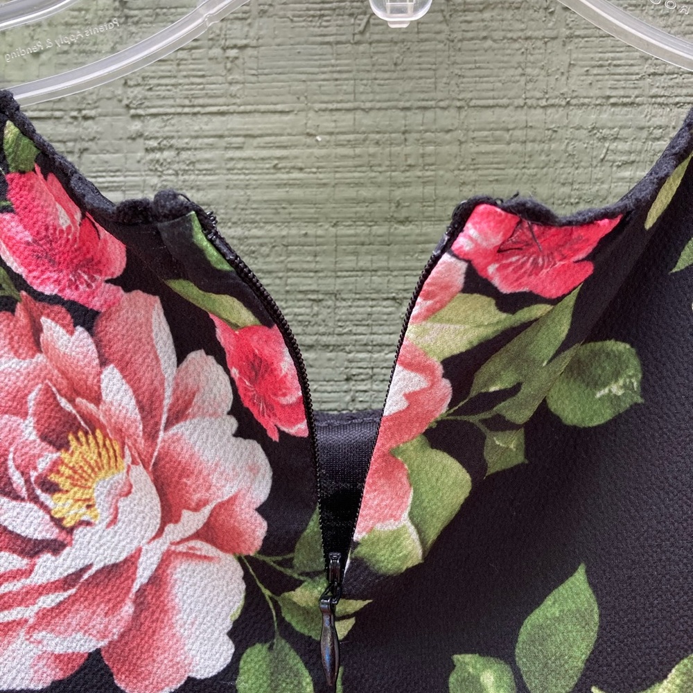 Floral Sleeveless Dress - Black and Pink - Picture 6 of 10